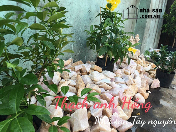 Thạch anh thô tại Nhà sàn Tây nguyên