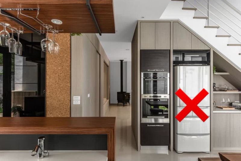Điểm chú ý số 3 khi đặt tủ lạnh trong phong thủy: Không đặt đối tủ lạnh diện nhà vệ sinh