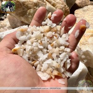 Đá thạch anh vụn trắng thô cỡ nhỏ 0.3 x 0.5cm