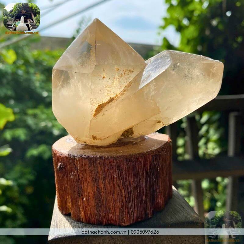 Trụ đá tinh thể thạch anh ám khói tự nhiên giúp bạn loại bỏ năng lượng tiêu cực mang lại bình yên cho tâm hồn 29 trụ đá tinh thể thạch anh ám khói