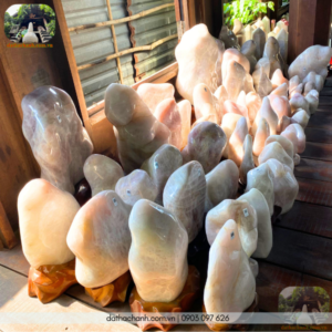 trụ đá thạch anh hồng