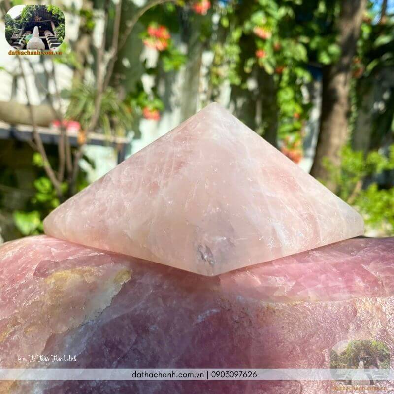 Kim tự tháp thạch anh