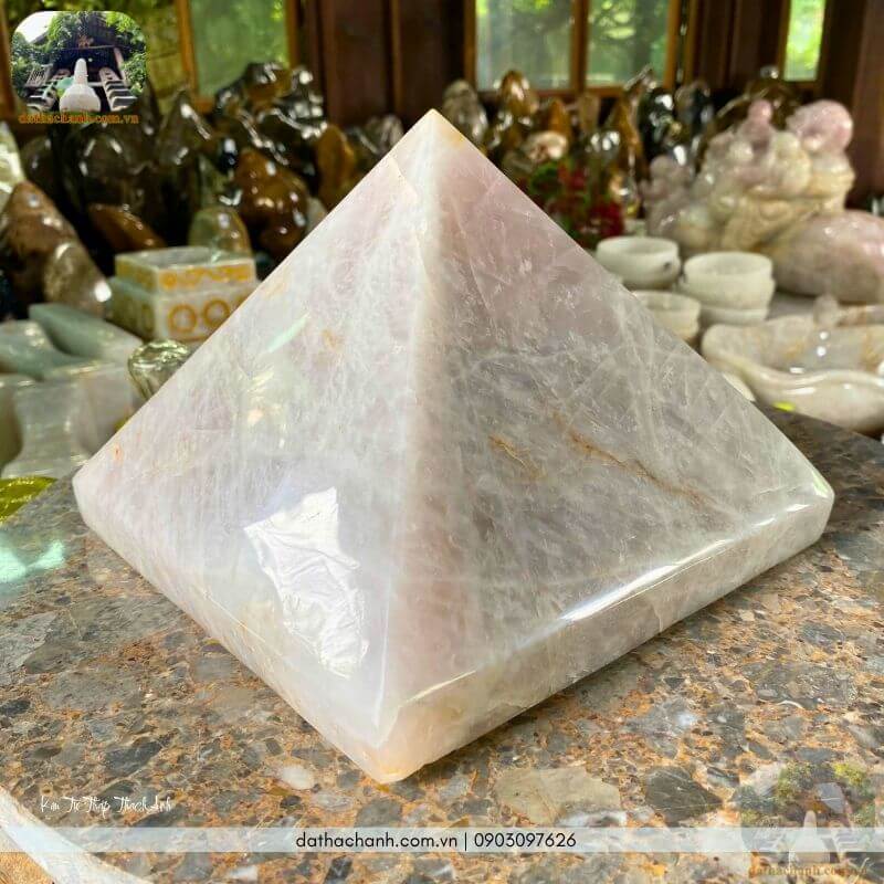 Kim tự tháp thạch anh