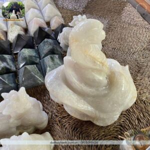 Tượng rắn phong thủy bằng đá