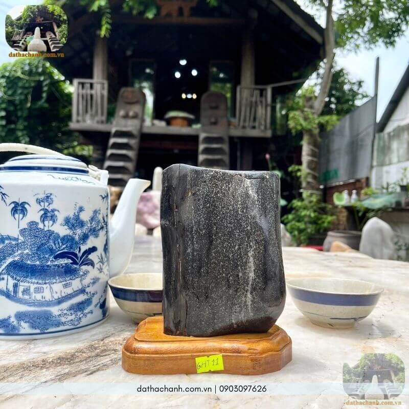 gỗ hóa thạch màu đen