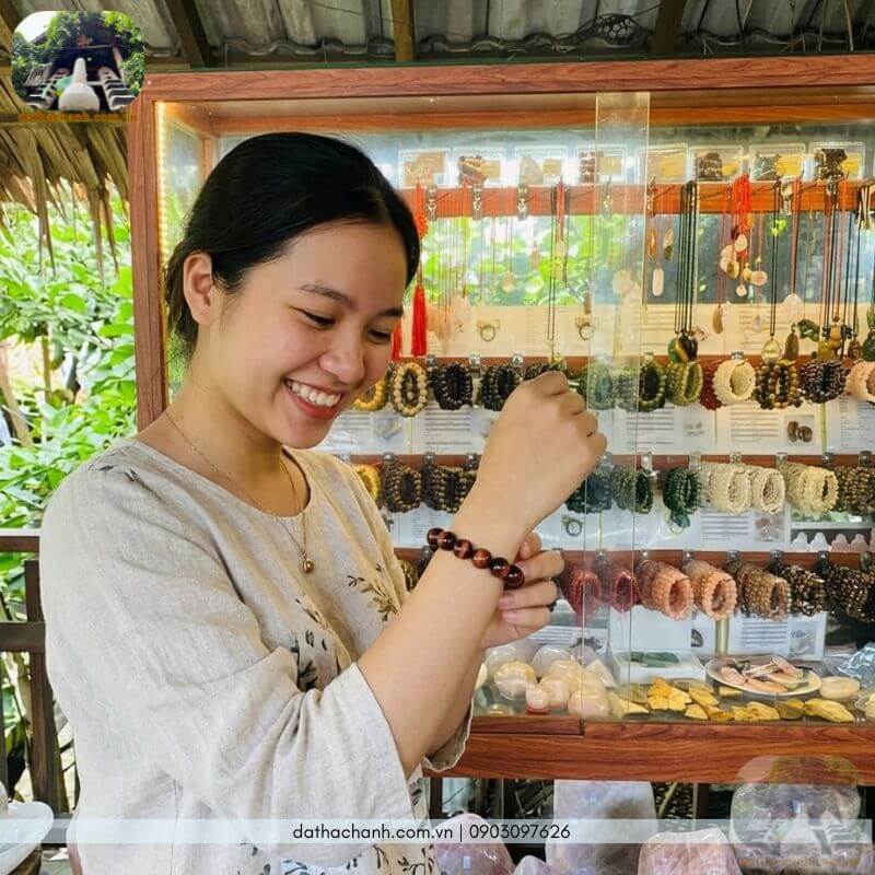 vòng đá mắt hổ nâu đỏ