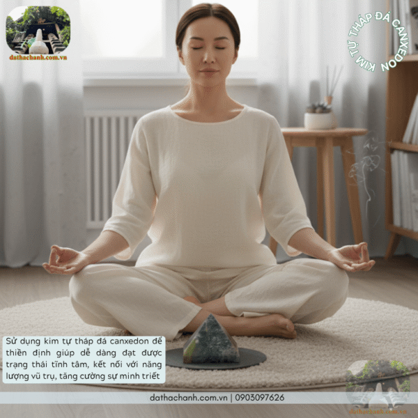 kim tự tháp đá canxedon