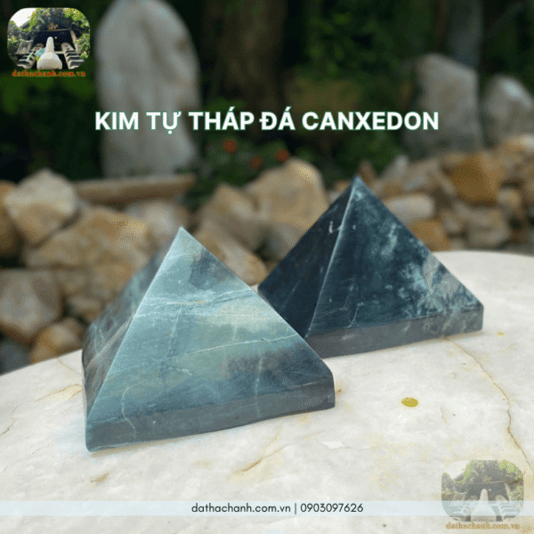kim tự tháp đá canxedon