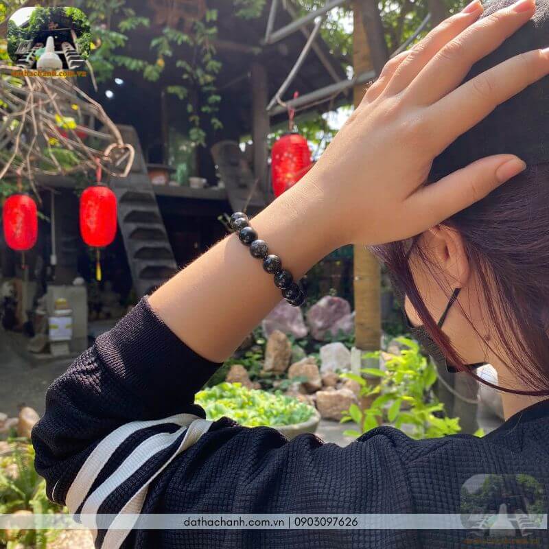 vòng đá phong thủy mệnh mộc