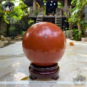 quả cầu đá ngọc bích đỏ
