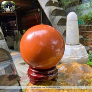 quả cầu đá ngọc bích đỏ