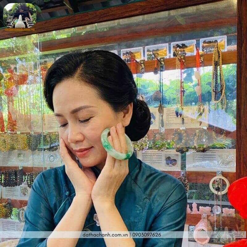vòng kiềng đá thạch anh xanh