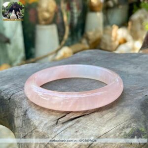 vòng tay thạch anh hồng liền khối