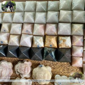 đá thạch anh kim tự tháp
