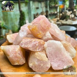 đá thạch anh màu hồng