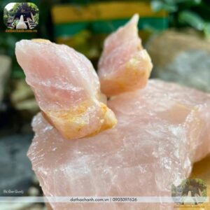 đá rose quartz