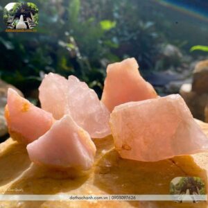đá rose quartz